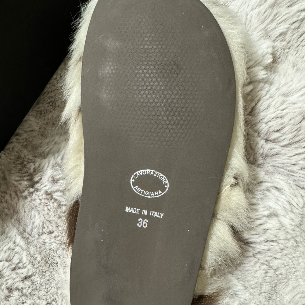 Slippers - Picture 3 of 4